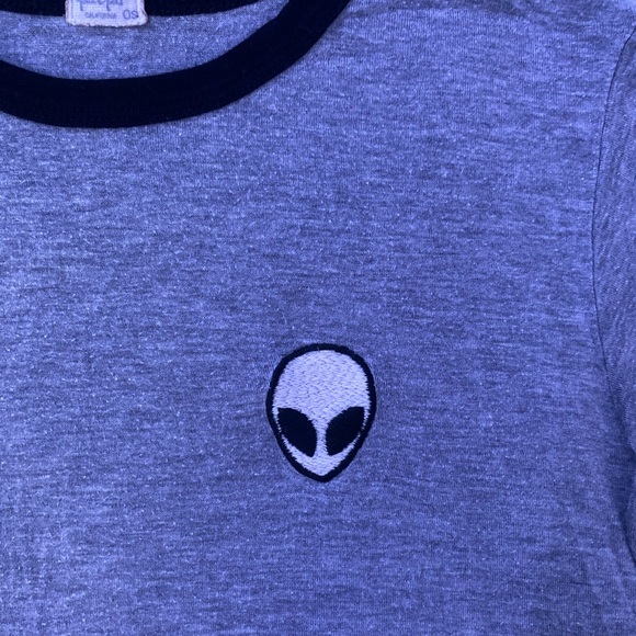 ✨3/$15✨Brandy Melville Alien T-shirt - Picture 3 of 4